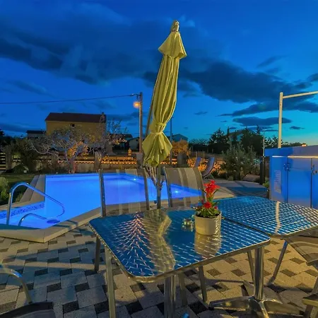 Holiday home Poolincluded - Seaview Villa Nika Posedarje